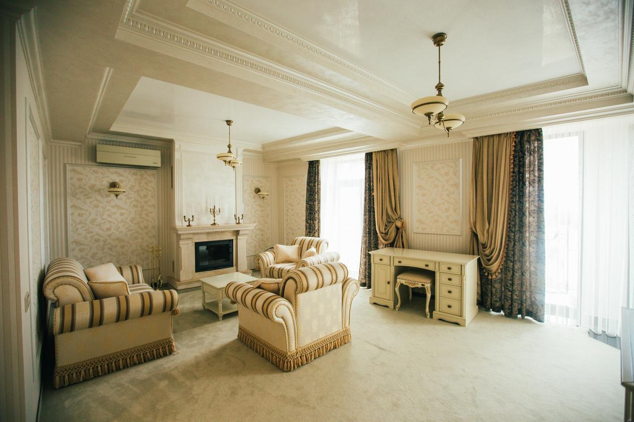 Prince Khoust Extérieur photo