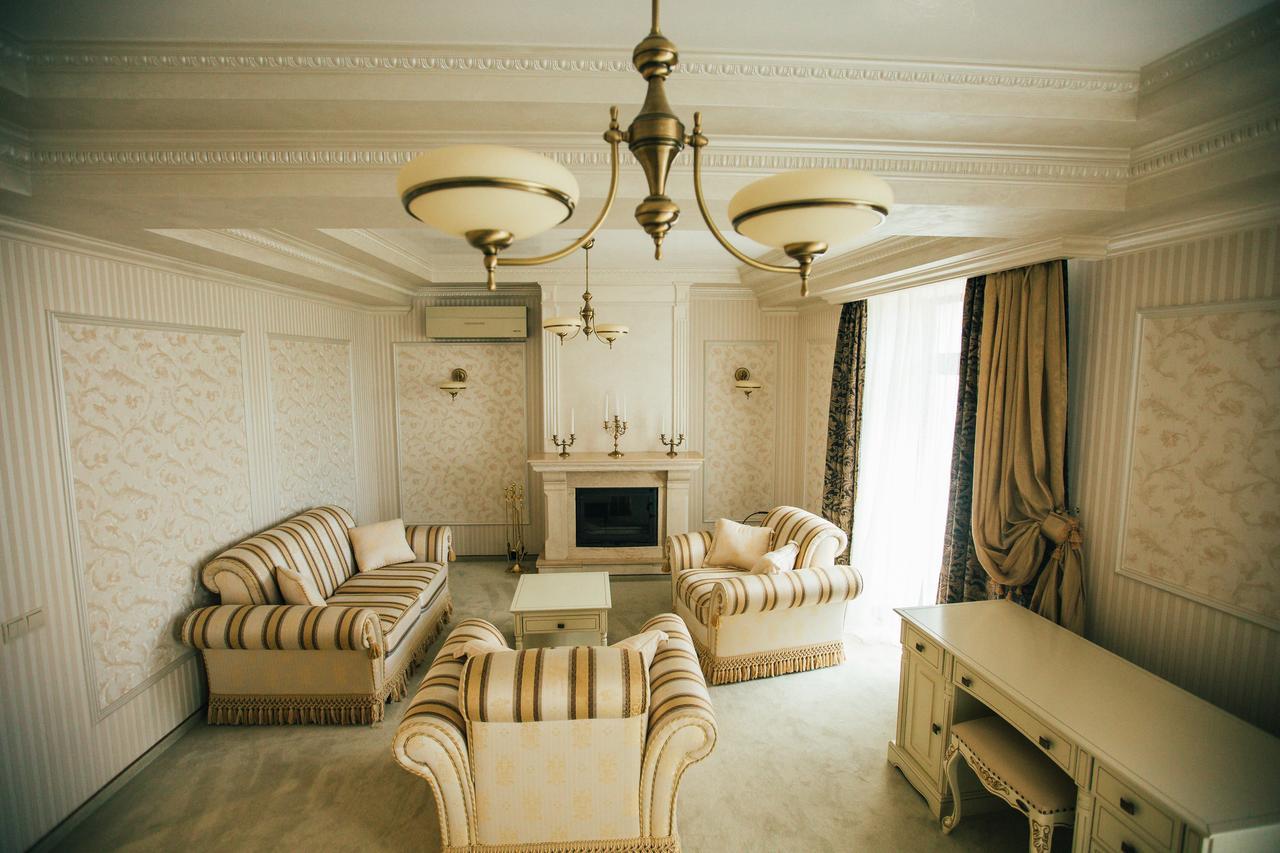 Prince Khoust Extérieur photo