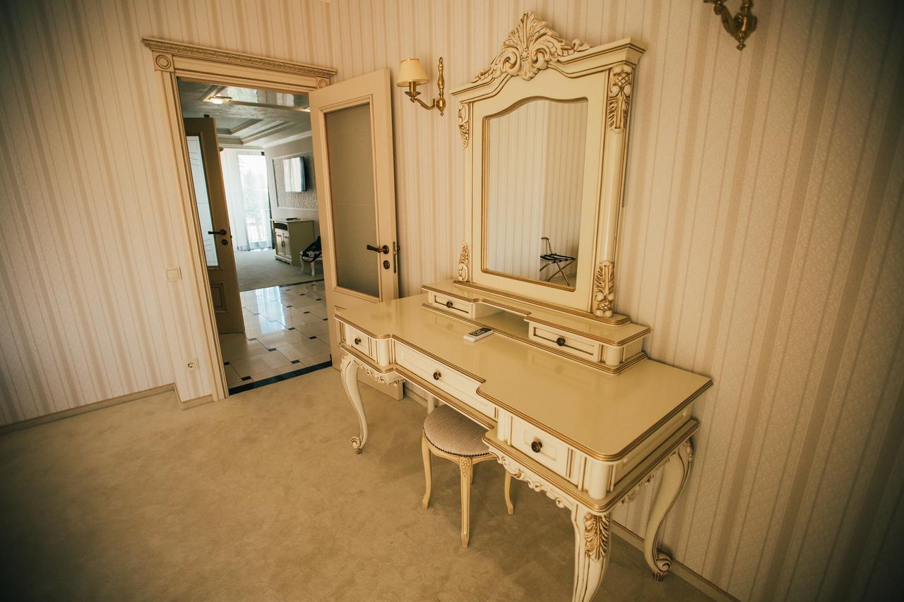 Prince Khoust Extérieur photo