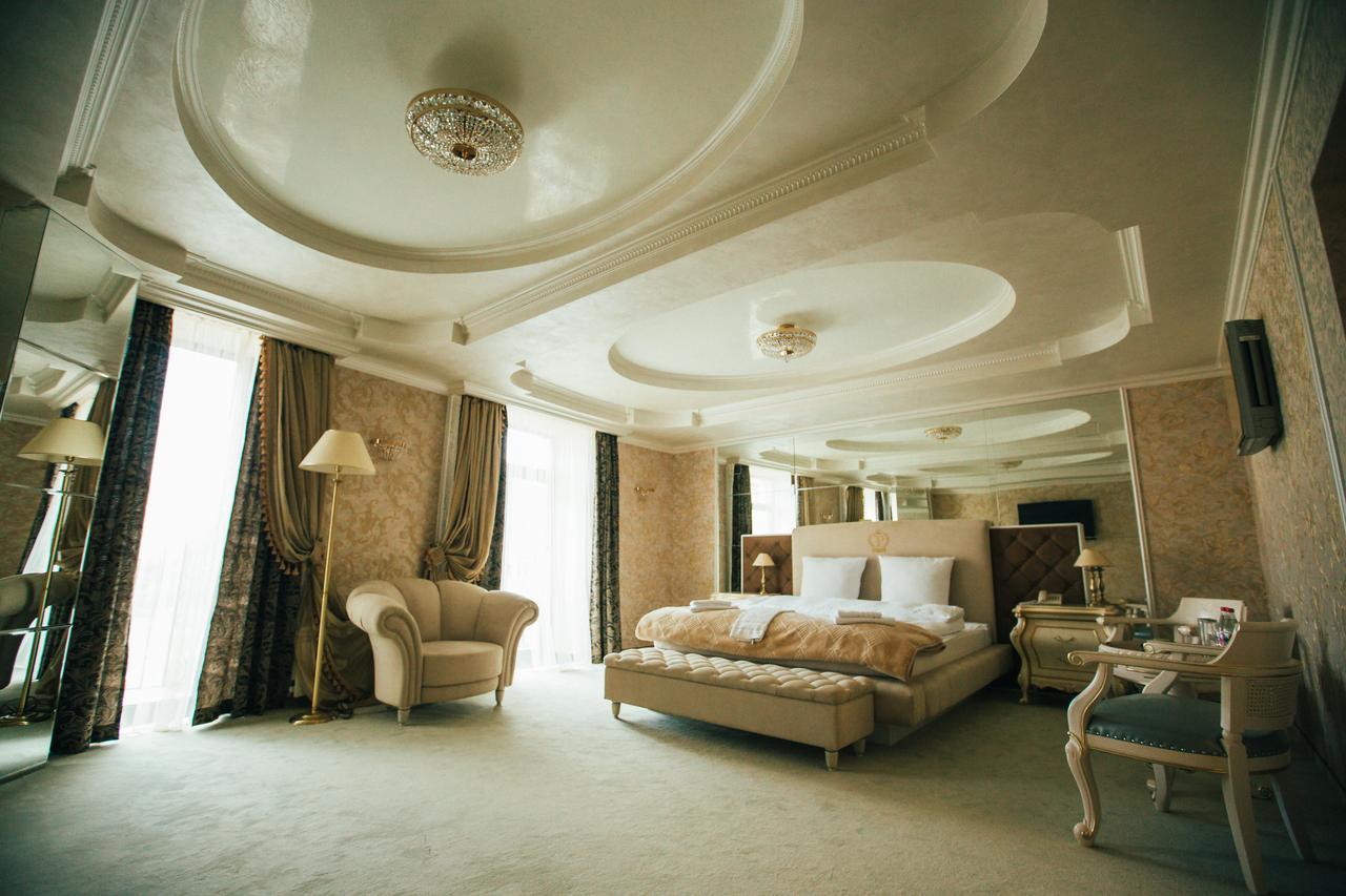 Prince Khoust Extérieur photo
