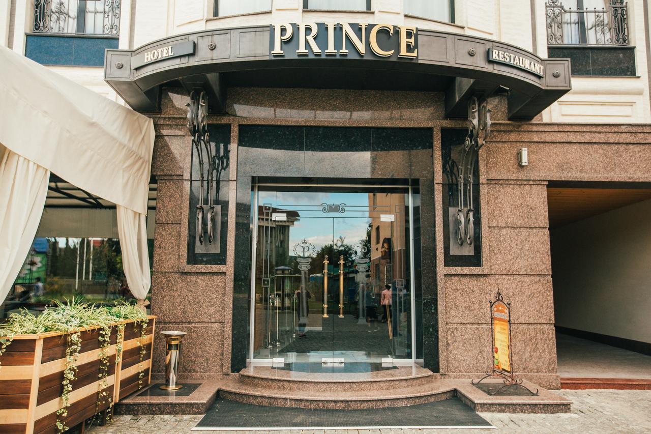 Prince Khoust Extérieur photo