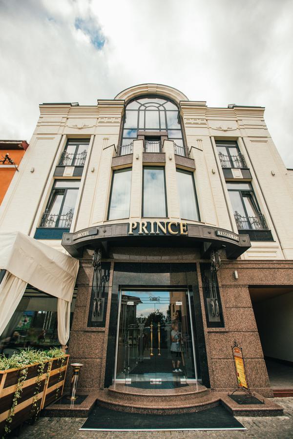 Prince Khoust Extérieur photo